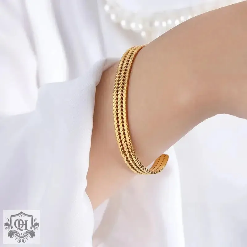 18K Gold Trendy Design Versatile Bracelets