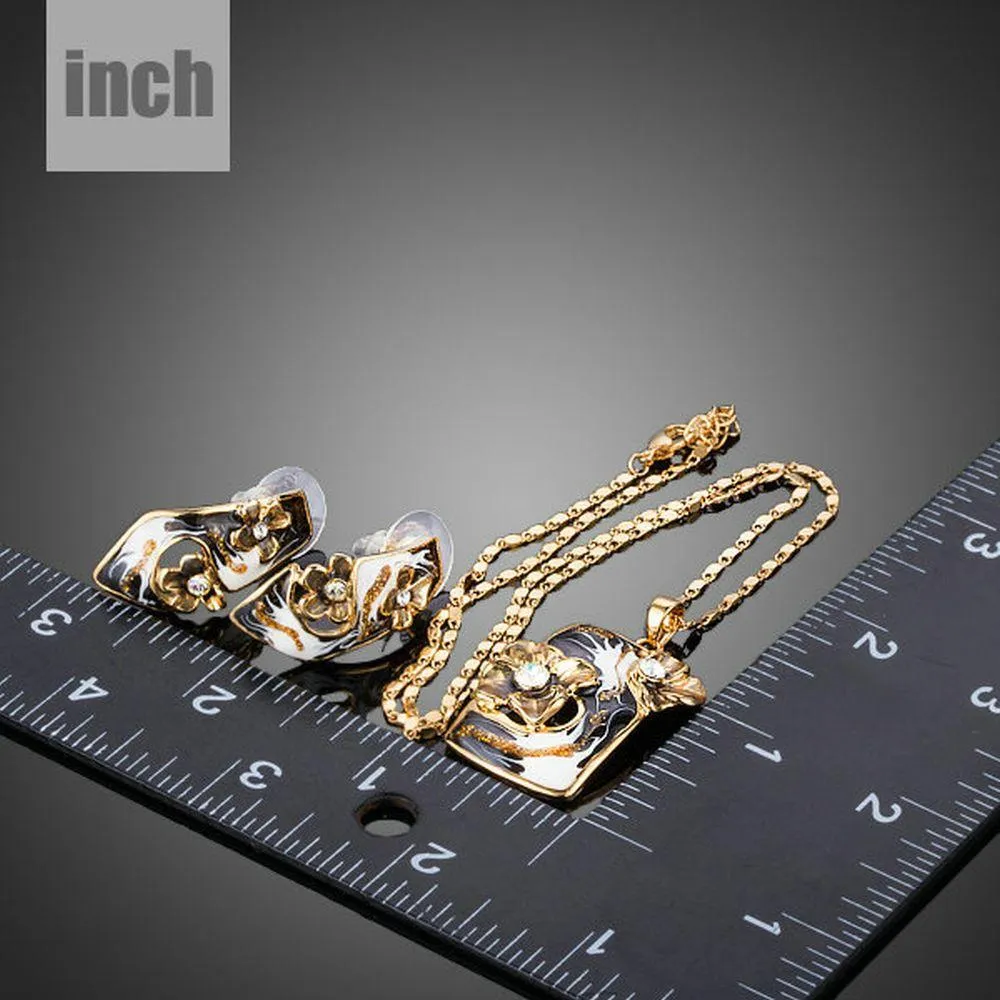 Artistic Black Stud Earrings and Pendant Necklace Set