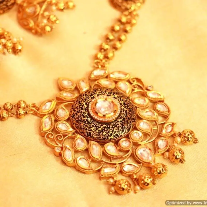 Black kundan pendants
