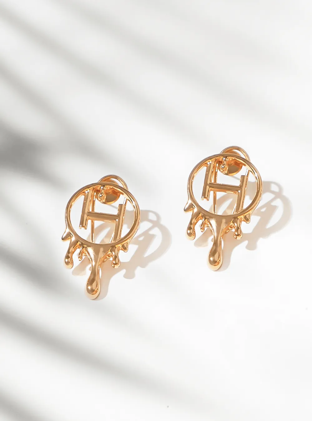 Drip OH Midi Earrings In Gold Finish