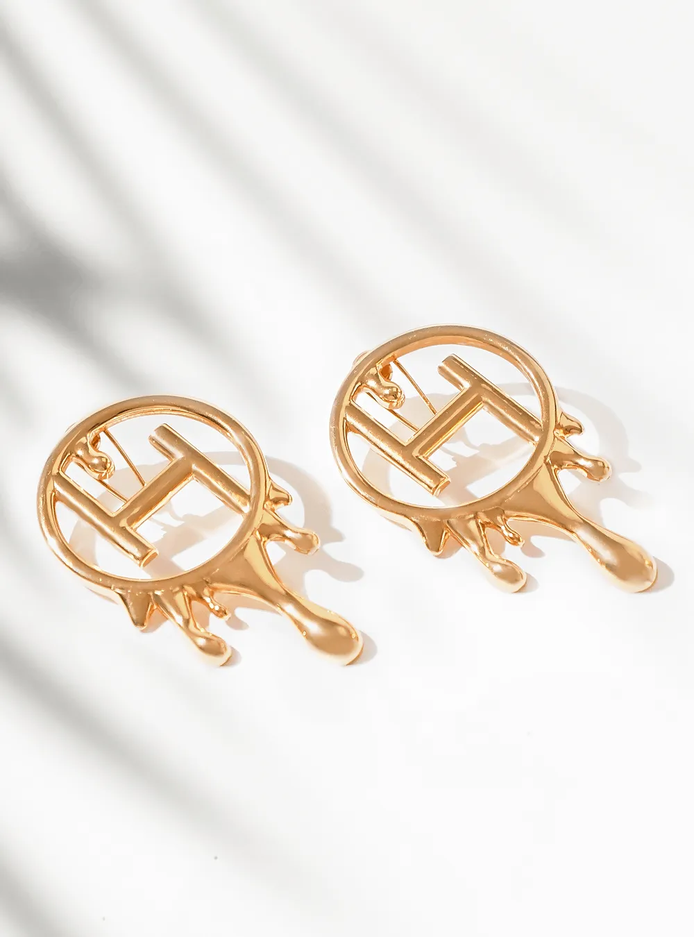 Drip OH Midi Earrings In Gold Finish