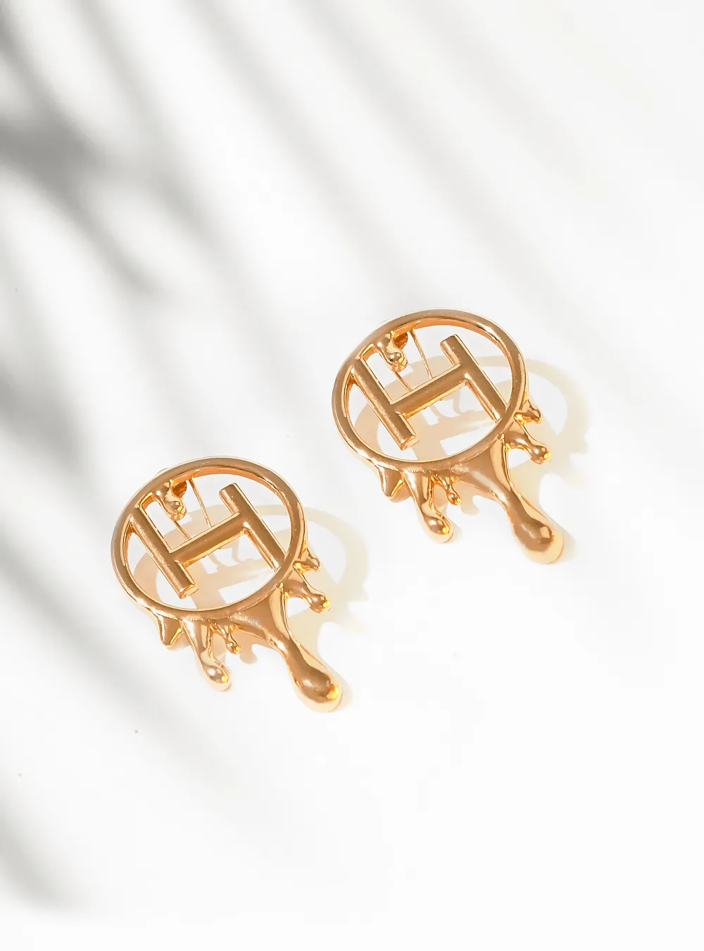 Drip OH Midi Earrings In Gold Finish