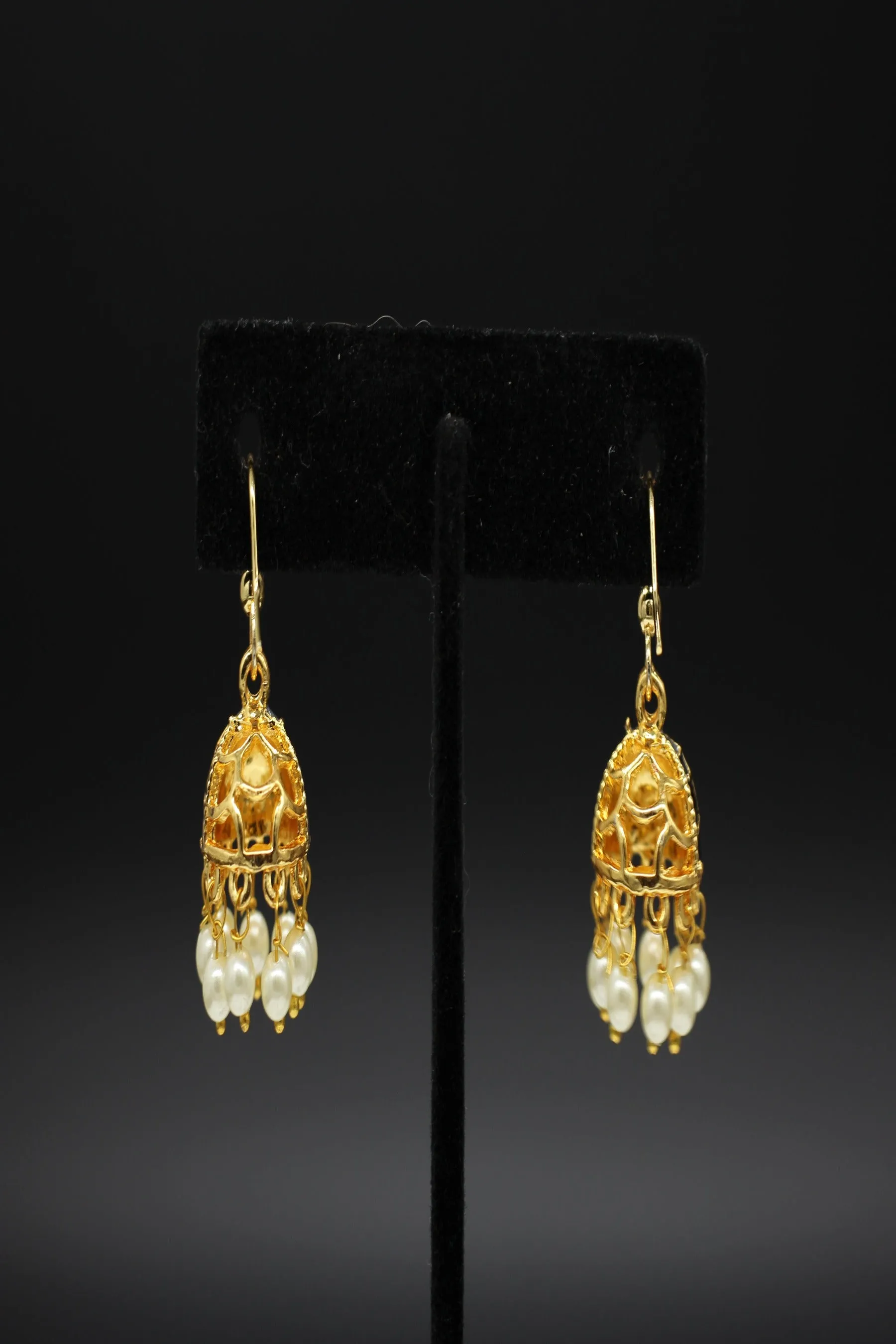 Lightweight Metal Earrings with Imitation Pearls |Alloy with Gold Plating