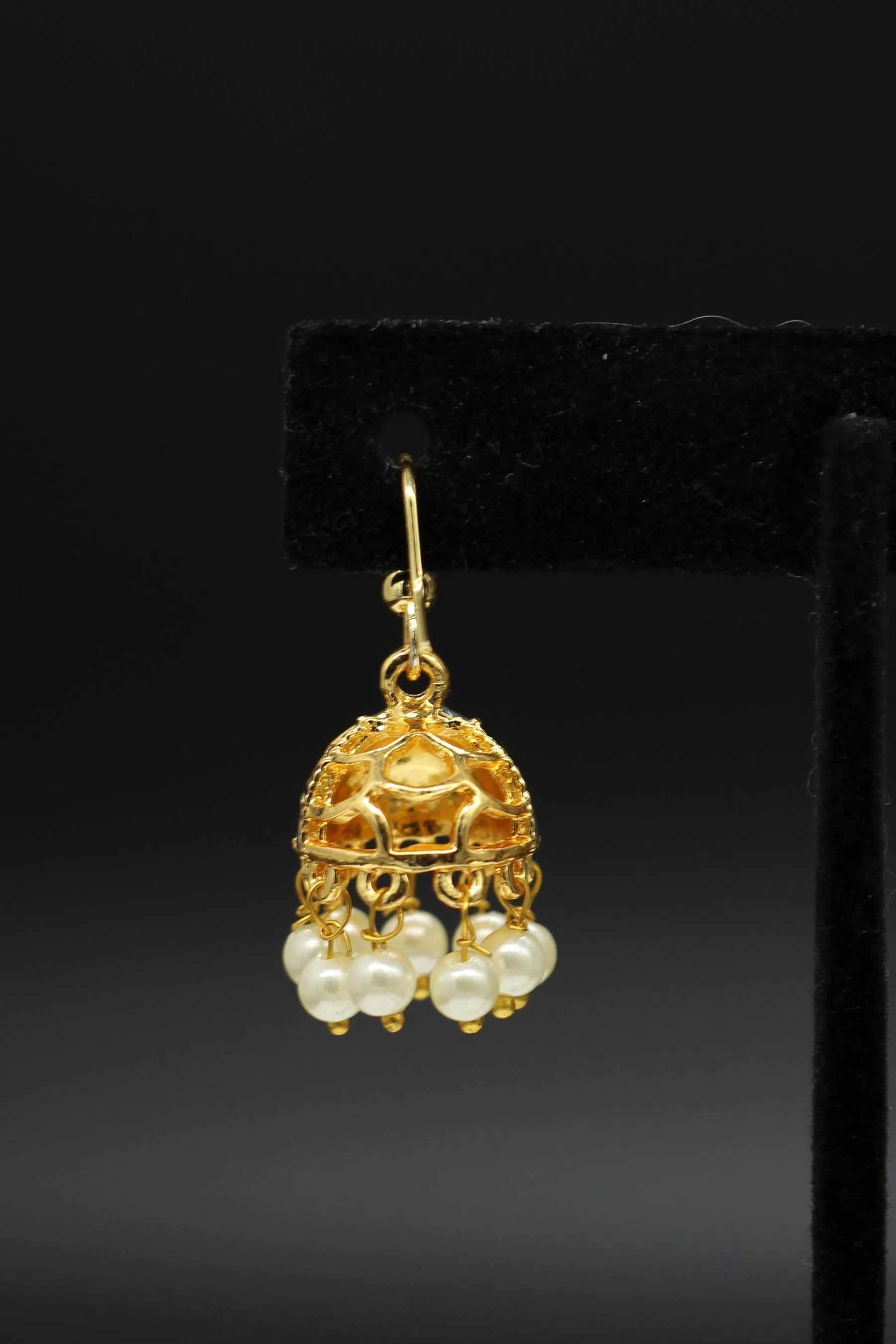 Lightweight Metal Earrings with Imitation Pearls |Alloy with Gold Plating