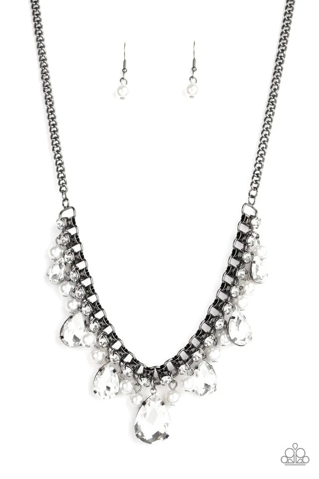 Paparazzi Necklace ~ Knockout Queen - Black