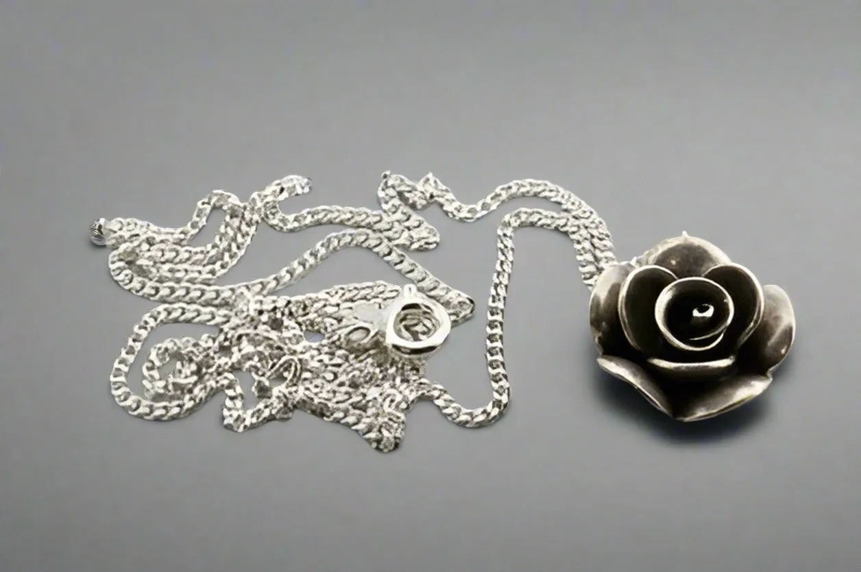 Small rose pendant on 45cm link chain