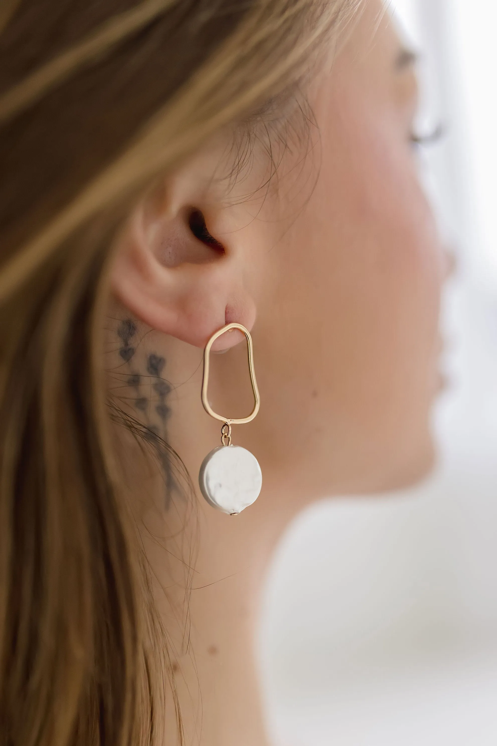 Stassi Abstract Pearl Drop Earrings Gold