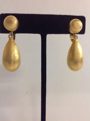 Vintage Trifari Gold Teardrop Clip On Earrings