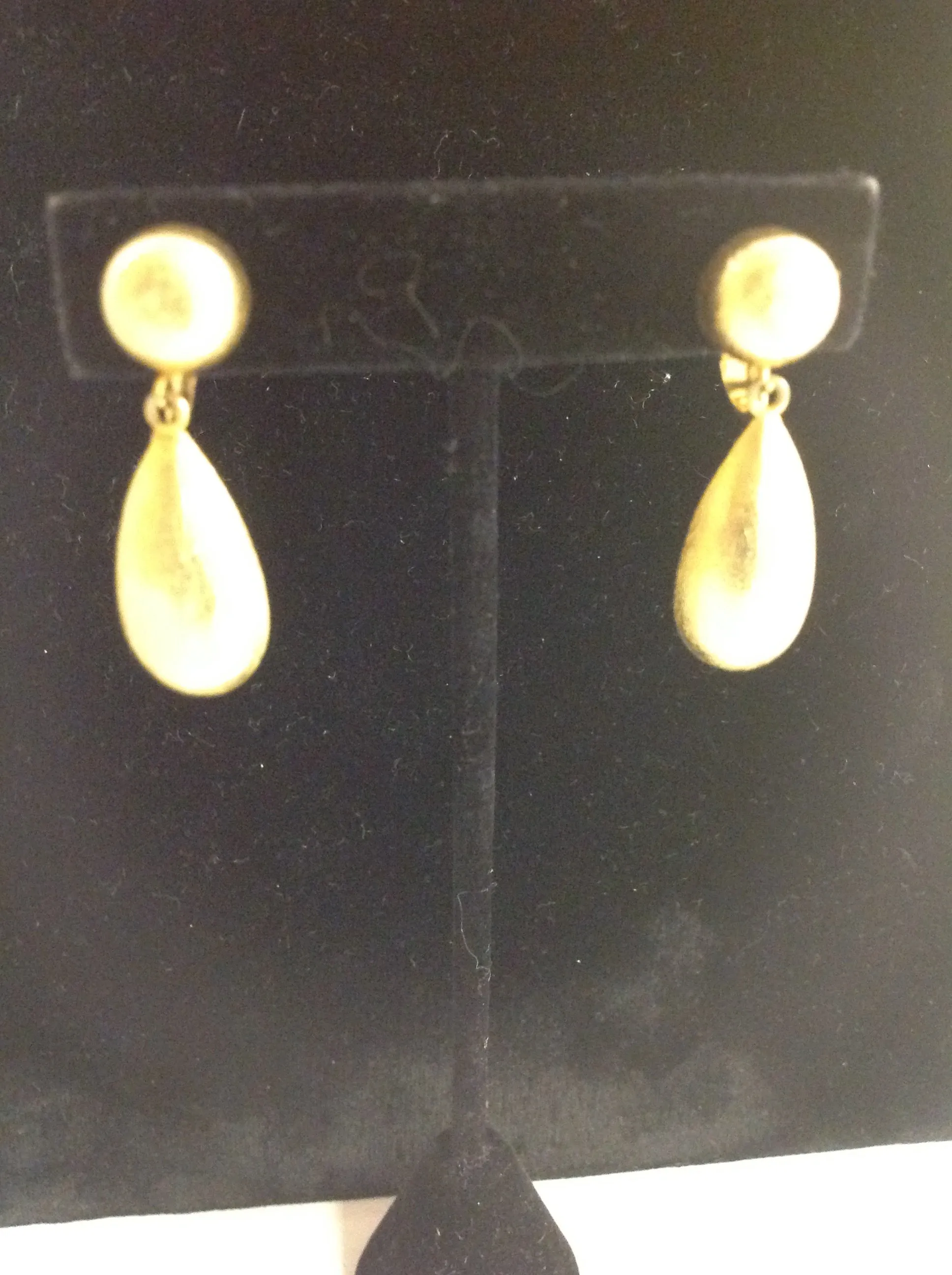 Vintage Trifari Gold Teardrop Clip On Earrings