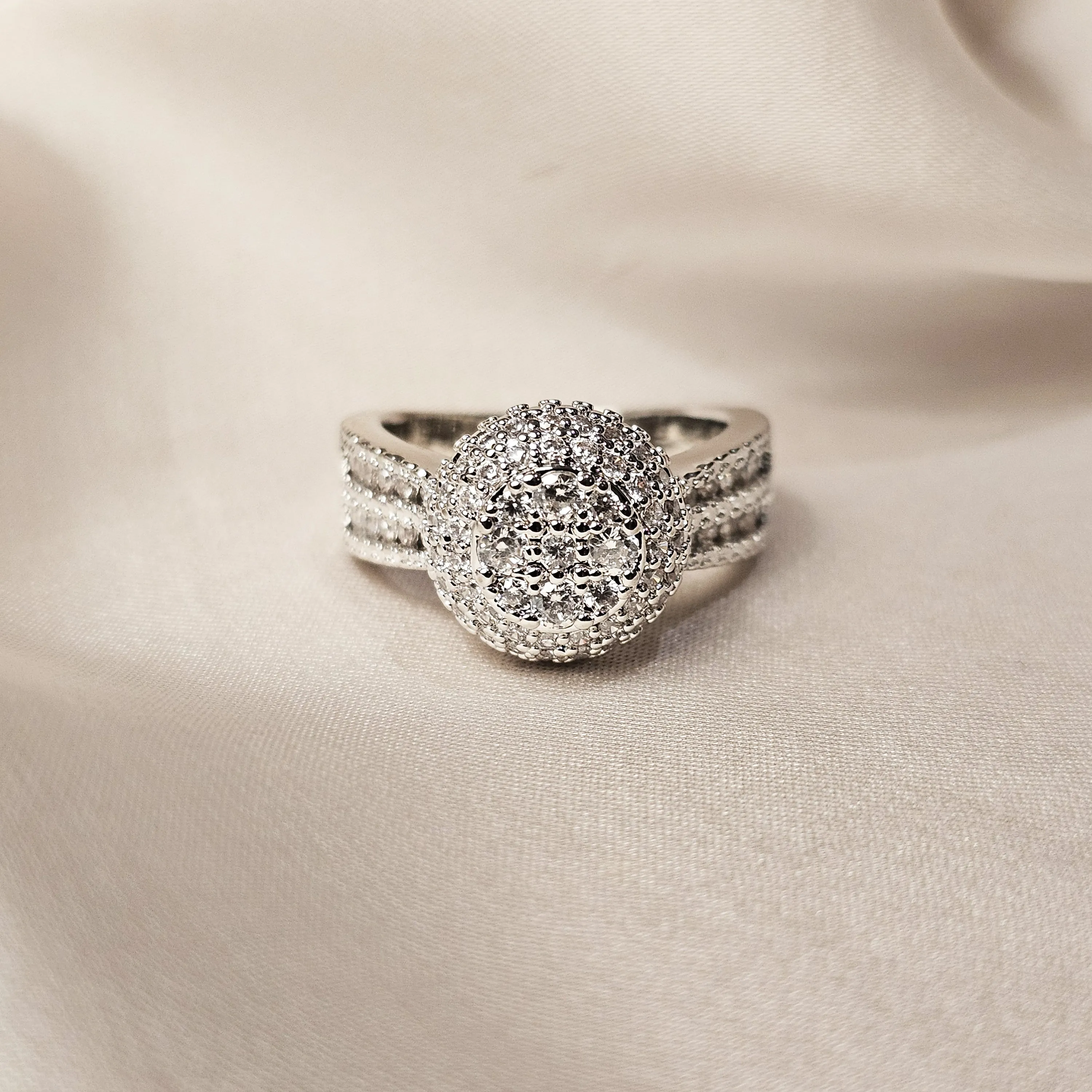 Zircon Huitan Bow Shaped Ring
